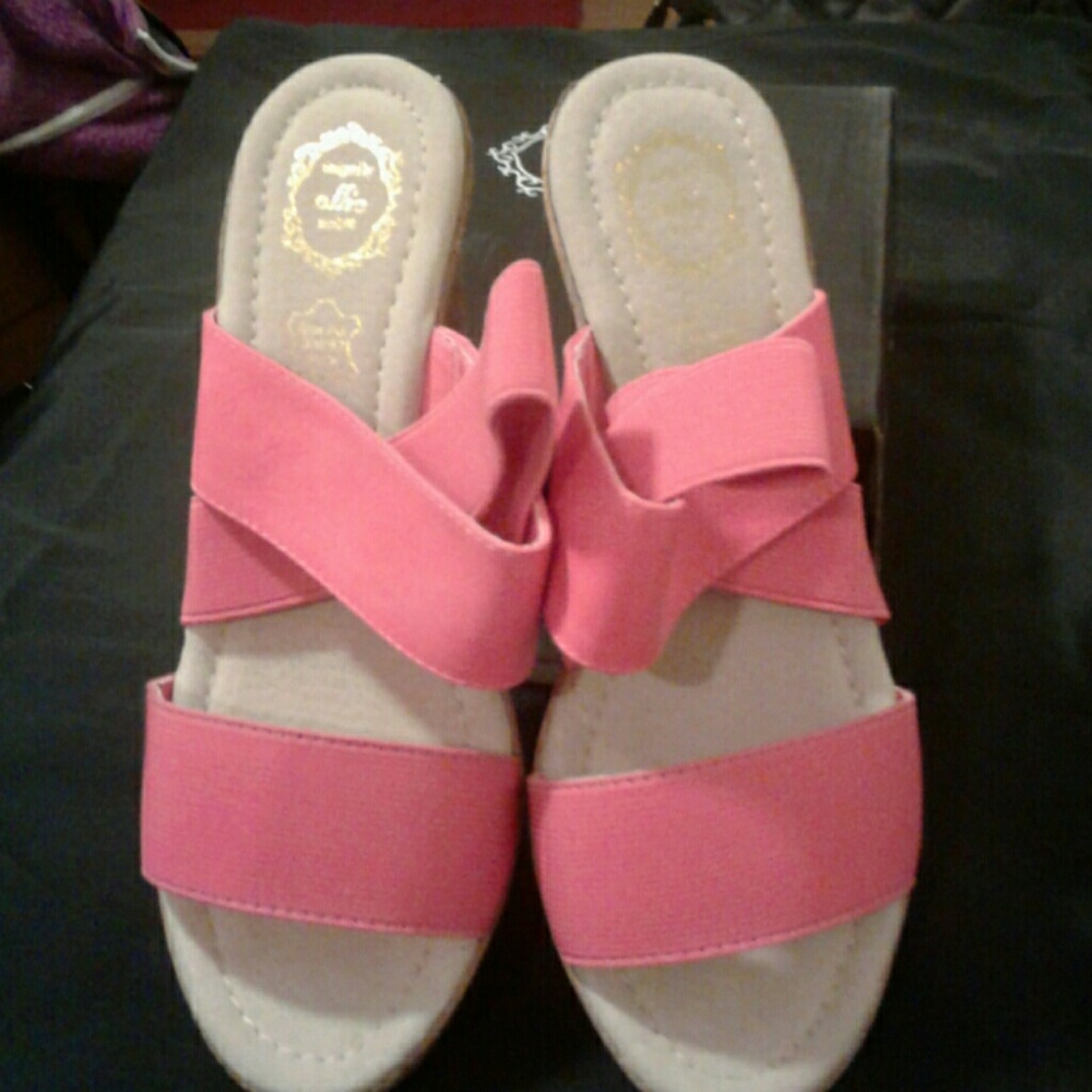 Ollio size 8 sling back sandles.